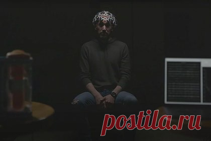 Изобретатель разработал читающую мысли секс-игрушку. Американский предприниматель и изобретатель Брайан Слоэн создал прототип секс-игрушки, способный читать мысли человека. Предприниматель признался, что в настоящее время устройство неудобно в использовании. Желающий воспользоваться секс-игрушкой человек будет вынужден прикреплять к голове множество проводных электродов.