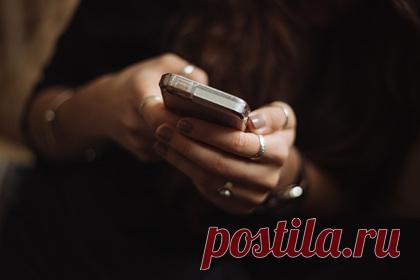 Названы причины плохой связи в квартире. Плохое качество сотового сигнала в жилых домах зачастую объясняется высокой плотностью застройки, толстыми стенами квартир и их высоким расположением. Проблемы с сотовой связью могут наблюдаться в монолитных новостройках, в домах с железобетонными стенами и металлизированными окнами.