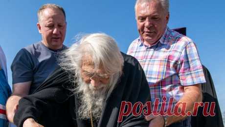 Помощника духовника патриарха Кирилла задержали по подозрению в похищении. Правоохранительные органы задержали Геннадия Цуркова, главу духовного центра Вятский Посад и ближайшего помощника духовника патриарха Кирилла старца Илия. Цурков подозревается в похищении схиархимандрита, говорится в сетевом аккаунте ...