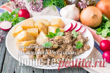 Куриная печень жареная с луком в сметане (мягкая и сочная).