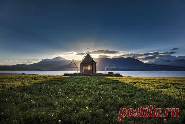 Монастырь святой Нины на озере Паравани, Грузия. Автор фото – George: nat-geo.ru/community/user/209659 Доброе утро!