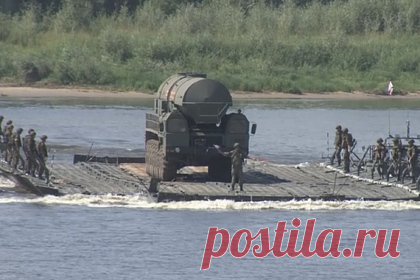 Переправка на пароме 100-тонного российского «Ярса» попала на видео. Переправка через реку Ока на 360-тонном пароме 100-тонного пусковой установки российского мобильного ракетного комплекса «Ярс» Тейковского ракетного соединения (Ивановская область) попала на видео. Соответствующий ролик опубликовал ТАСС. Подобный способ транспортировки для «Ярса» был использован впервые.