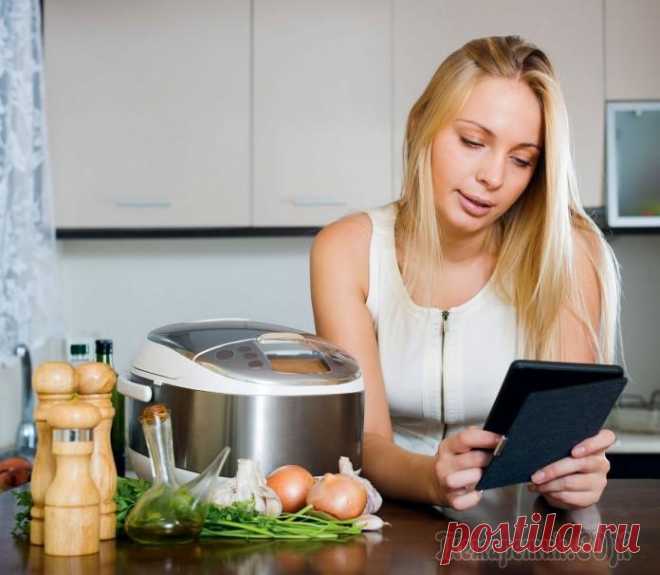 Гид по выбору мультиварки Мультиварка представляет собой этакую «умную кастрюлю» с нагревательным элементом, микропроцессором и температурным датчиком. В этом материале мы расскажем о том, как выбрать мультиварку для дома, на ...