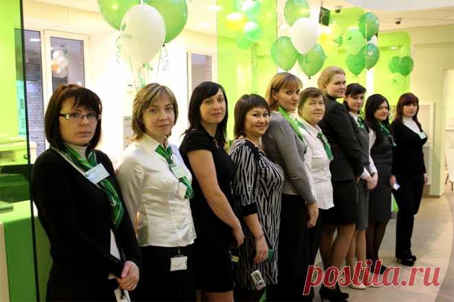 День банковского работника России в 2021: когда отмечают, какого числа, дата, история, традиции, как отмечают 31 августа 2020 года, в четверг, отмечается День банковского работника.
В 2019 году он выпал на 31 августа, но это не значит, что праздник не празднуется в этом году.
История
Существует несколько версий, почему появился такой праздник.
По одной из них, 30 августа 1991 года в России был принят закон «О Центральном Банке Российской Федерации (Банке России)».
Именно с этого дня можно счит…