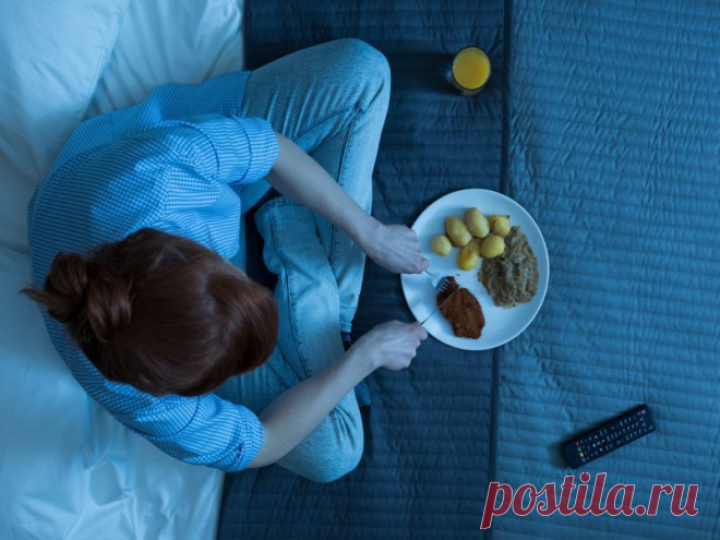 Что нельзя есть на ночь Поговорим сегодня о ночных перекусах с клиническим психологом Анной Сметанниковой. Она подскажет, почему лучше ложиться спать на голодный желудок