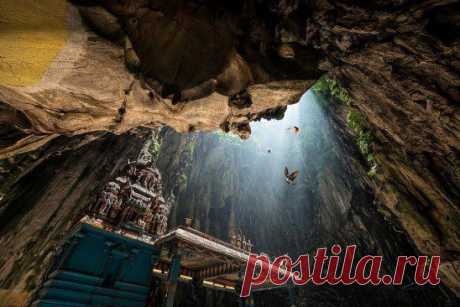 Пещеры Бату (Batu Caves) в Малайзии. Фото: Danny Xeero