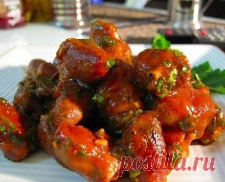 Куриные сердечки в томатном соусе с кориандром
