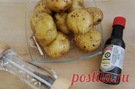 КАРТОФЕЛЬНЫЕ ДОЛЬКИ, ЗАПЕЧЕННЫЕ С ЧЕСНОКОМ И СОЕВЫМ СОУСОМ