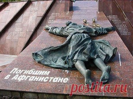 Удивительный  памятник !!!Хочется  приехать  в Курск и поклониться памяти  воинам !
- Мокейкина-
Памятник воинам-афганцам "Скорбящая мать". г.Курск.

•••продолжение