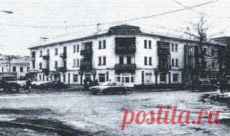 Шёл восьмой год, как рабочий посёлок Чесноковка стал городом...