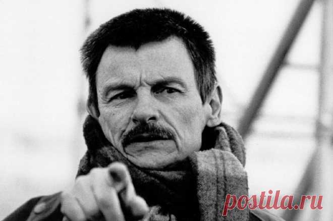 Бурляев объяснил, как Тарковский смог преодолеть запрет на религию в СССР. По словам Бурляева, Тарковский был крещен еще в младенчестве.