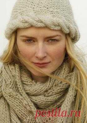 Шапка Джипси Стильная женская шапка, связанная на спицах 7 мм из теплой шерстяной пряжи с добавлением мохера. Сначала вяжется нижняя планка жгута...