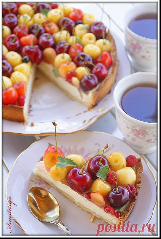 Творожный пирог с ягодами.