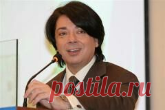 14 октября в 1963 году родился Валентин Юдашкин--МОДЕЛЬЕР