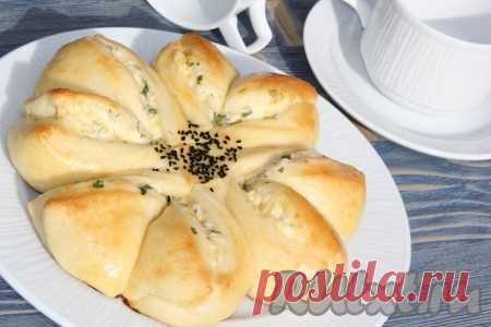 Пирог с творогом и сыром