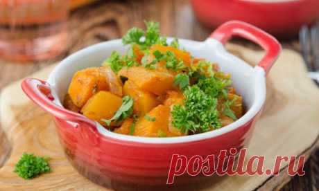 Тыква по-гречески 
Вкуснейшее блюдо греческой кухни - тыква с базиликом, оливковым маслом и чесноком.Продукты (на 2 порции)Тыква - 400 гЧеснок - 1 зубчикТоматная паста - 1 ч. л.Базилик сушеный - 1 ч. л.Масло оливковое …