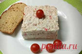Салат «Морской союз» Все нарезать кубиками и заправить сметанкой. Посолить и поперчить.

Приятного аппетита!
Автор - Лена Исаева.