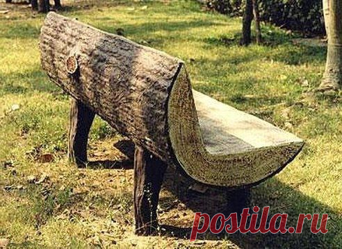 Необычная скамейка из бревна