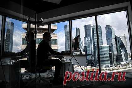 Российские работодатели рассказали о влиянии соцсетей при приеме на работу. Часто работодатели смотрят не только на резюме кандидатов, но и на социальные сети. На их долю приходится 41 процент. По информации издания, 21 процент опрошенных признались, что профили кандидатов в соцсетях могут повлиять на решение о найме. Однако для 15 процентов проверка социальных сетей является формальностью.