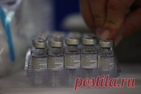 Pfizer не провели тесты вакцины перед выпуском на рынок. Глава по международным развитым рынкам Pfizer Джанин Смолл заявила, что фармацевтическая компания не знала, предотвращает ли ее вакцина от коронавирусной инфекции передачу вируса, когда начала распространять препарат по всему миру. Об этом она сказала в ходе дачи показаний перед парламентом Европейского союза