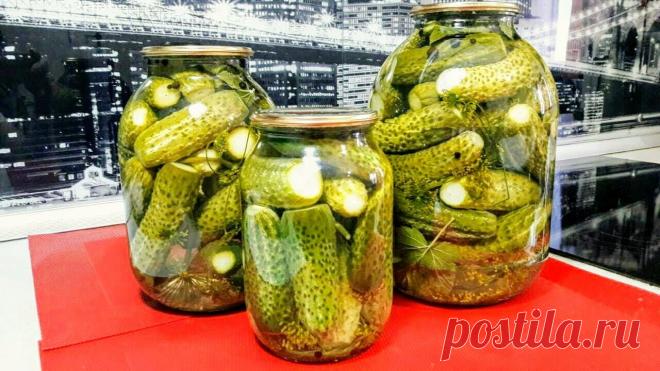 Консервированные хрустящие огурцы на зиму! Простой рецепт очень вкусных консервированных огурцов Рецепт консервирования относится к одним из самых простых, но огурцы получаются вкусными, каких бочки. Для приготовления вам потребуются такие ингредиенты: — огурцы; — соль, 1 ст.л; — сахар, 4 ст.л; — укроп зонтики, листья смородины, перец горошком и душистый; — уксус 70 %  1 ст.л на 3 л, 1 д.л на 2 л, 1 ч.л […]