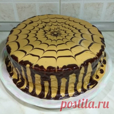 ТОРТ ПАУТИНА  
Сохраняйте рецепт и ставте  Ингредиенты : * Яйца - 5 шт 
* Сахар - 150 гр 
* Мука - 130 гр 
* Какао - 3 ст.л 
* Разрыхлитель - 2 ч.л 
* Ванильный сахар - 1 пак 
* Растит. масло ,для смаз. формы 
✓ Крем: 
* Вареная сгущенка - 1 бан. 
* Сливки 33 % - 200 мл. 
✓ Глазурь: 
* Сахар - 5 ст.л * Какао - 3 ст.л 
* Молоко - 5 ст.л 
* Сливочное масло - 30 гр 
✓ Форма 18 см 
_______________________  Отделяем белки от желтков. В белке добавляем щепотку соли и взбиваем . ...