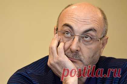 Экс-глава «Тракторных заводов» раскаялся перед ФСБ в растрате миллионов рублей. 61-летний миллиардер и бывший владелец машиностроительного холдинга «Концерн "Тракторные заводы"» (КТЗ) Михаил Болотин, 11 месяцев находящийся в СИЗО, признал вину в растрате 90 миллионов рублей и раскаялся в совершении преступления, однако по ходатайству ФСБ суд оставил его под стражей.