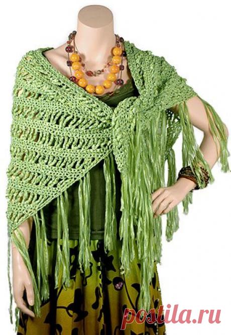 Вязаная крючком треугольная шаль Paris | kroika.org