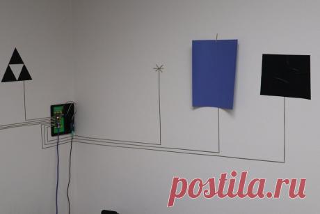 Музыкальная стена для детей и взрослых В этой статье мастер-самодельщик познакомить нас с устройством "Музыкальная сена". Идея заключается в том, чтобы разместить на стене рисунки, картинки, вырезанные или нарисованные, при нажатии на которые, или при поднесении к ним руки, раздается музыкальная мелодия или звук. Этот проект