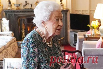 Придворные Елизаветы II разработали спецоперацию ради сокрытия ее болезней. Сотрудниками Букингемского дворца подготовлена специальная операция для сокрытия болезненного состояния Елизаветы II во время панихиды в честь годовщины смерти принца Филиппа. Монарха доставят в Лондон на вертолете, а в Вестминстерском аббатстве для нее будет подготовлен специальных вход, скрытый от лишних глаз.