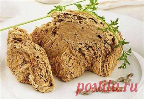 ОЧЕНЬ ВКУСНАЯ ХАЛВА - ДОМАШНЯЯ, БЕЗ САХАРА.

Рецепты очень просты, в отличие от магазинных сладостей, домашняя халва готовится только из природных продуктов.

ХАЛВА ИЗ СЕМЯН ПОДСОЛНЕЧНИКА

1 стакан очищенных подсолнечных семечек,
¾ стакана изюма,
2-3 столовые ложки нерафинированного подсолнечного масла. Оно придаст халве аромат и вкус.
Приготовление:
Семечки измельчаем блендером на максимальной скорости. Чем мельче перемолоть семечки, тем вкуснее будет халва. Добавляем к с...