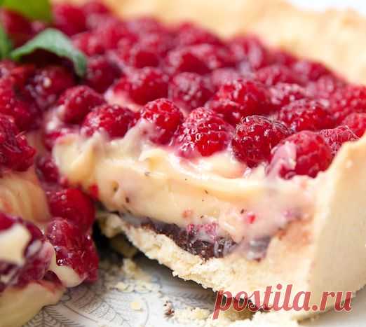 Заварной крем
Заварной крем отлично подходит для таких кондитерских изделий как: «Наполеон», «Чизкейк», эклеры и массы других пирожных и тортов.
Сколько варить заварной крем?
Полное время приготовления крема составляет от 5 до 10 минут.
Ингредиенты для приготовления заварного крема:
•	Молоко – 0,5 л.;
•	Сахар рафинированный – 1 стакан;
•	Яичные желтки – 4 шт.;
•	Мука – 50 гр.;
•	Ванилин.