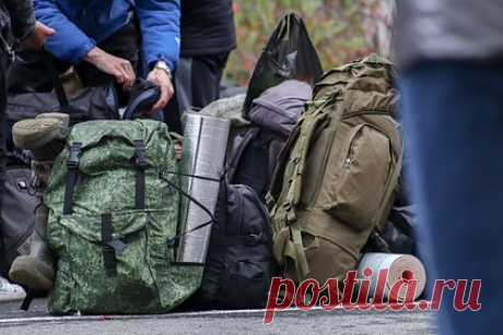 В ДНР заявили о нехватке хороших лопат и рабочих перчаток для военных. Подполковник Народной милиции депутат парламента Донецкой Народной Республики (ДНР) Андрей Баевский заявил, что военным в Донбассе не хватает хороших лопат и рабочих. Он добавил, что существует большое количество инструктажей и пособий по стрелковому делу, однако отсутствуют рекомендации по оборудованию позиций.