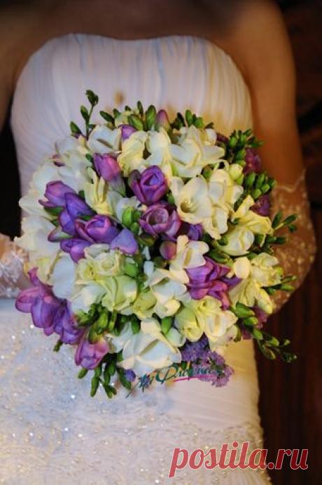 Друзья! Подготовительный курс является обязательным при поступлении нашу школу. Он выравнивает общий уровень знаний по флористике, даёт основные навыки при работе с цветами. Наша ближайшая группа в сентябре 21 числа. А в октябре 05.