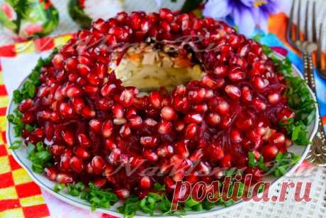 Салат Гранатовый браслет: рецепт с фото пошагово с курицей, черносливом и орехами