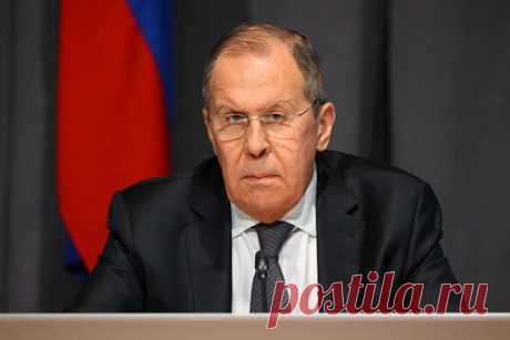 Лавров раскритиковал Британию за помощь Украине. Глава МИД России Сергей Лавров в разговоре с коллегой из Великобритании Лиз Трасс на полях министерского заседания ОБСЕ в Стокгольме. По мнению российского министра, британо-украинская кооперация в военной сфере оказывает негативное влияние на безопасность в регионе.