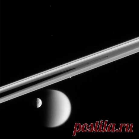 Диона, Титан, Прометей и кольца Сатурна / Интересный космос
