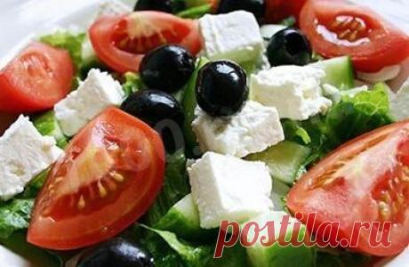 Салат овощной с маслинами