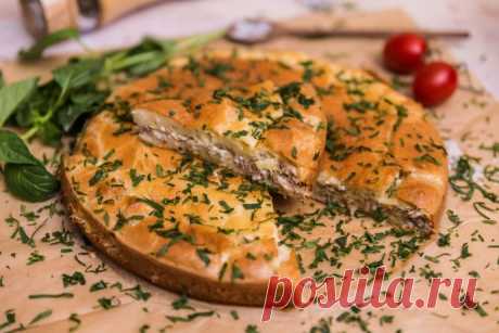​Быстрый пирог с рыбой Ингредиенты:Для теста:Куриное яйцо &mdash; 3 шт.&nbsp;Майонез &mdash; 3 ст. л.&nbsp;Сметана &mdash; 5 ст. л.&nbsp;Пшеничная мука &mdash; 1 стак.Пищевая сода, соль &mdash; по 1 ч. л.Для начинки и подачи:Консервированный тунец &mdash; 1 банкаКуриное яйцо (вкрутую) &mdash; 3 шт.&nbsp;Соль и...
