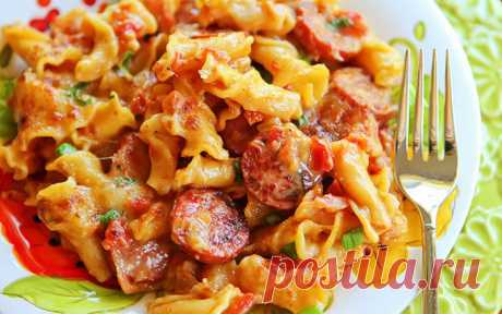 Паста с пряными колбасками