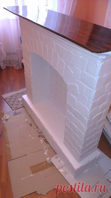 Фальш камин на новый год Захотелось настоящей (давно позабытой) атмосферы нового года и рождества, и вот начитавшись в интернете разных идей, решала смастерить камин из картона. Вот что у меня получилось, к сожалению процесс не фоткала, в интернете много материала на эту тему.