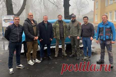 Помогаем нашим. Дмитрий Азаров проверил ремонт соцобъектов в Снежном. В городе-побратиме Снежное губернатор проверил, как идут работы по восстановлению социальной инфраструктуры и провел встречу с главой Донецкой Народной Республики Денисом Пушилиным.