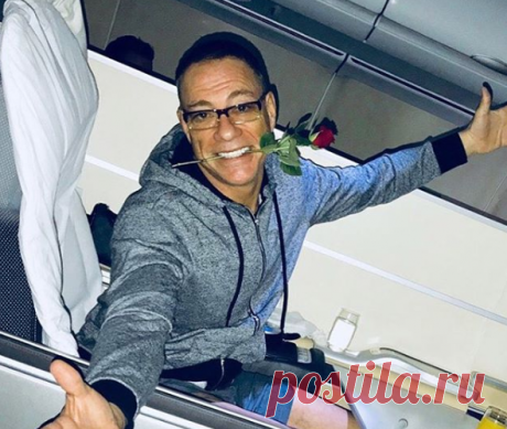 Жан-Клод Ван Дамм в отличной форме: 57-летний актер показал свою фирменную растяжку