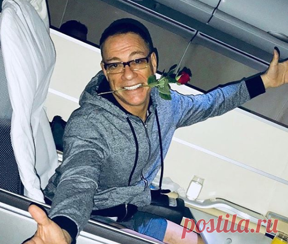 Жан-Клод Ван Дамм в отличной форме: 57-летний актер показал свою фирменную растяжку