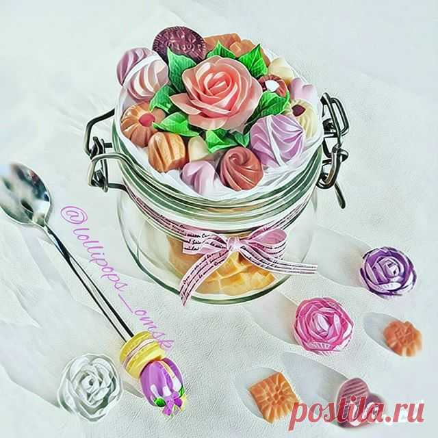 Дорогие инста-мамочки! А также инста-доченьки😉 Начинаем готовиться к завтрашнему профессиональному, можно сказать , празднику🌺🍀🌹🌿🌻🍃🌺🌹🌹🌹🌹🌹🌹🌹🌹
Хоть для России День матери и странный праздник, с нашим-то привычным 8 марта, но это дополнительный повод обнять маму и подарить ей какую-нибудь приятность, правда?
Вы празднуете День Матери?