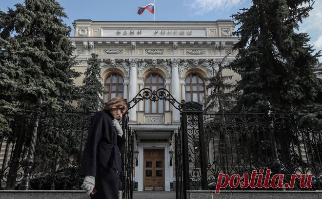 Банки предупредили о росте отказов в выдаче кредитов после ограничений ЦБ. Банки прогнозируют увеличение числа отказов в кредитах, а также переток клиентов в МФО из-за планов ЦБ ввести лимиты на необеспеченные ссуды. Регулятор намерен ограничить долю закредитованных клиентов в общих выдачах на уровне 25%