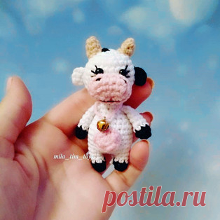 Карманная коровка амигуруми. Схемы и описания для вязания игрушек крючком! Бесплатный мастер-класс от Людмилы Тимощук по вязанию карманной коровки крючком. Высота вязаной игрушки всего 6 см. Для изготовления такой маленькой к…