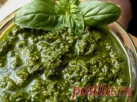 ИТАЛЬЯНСКИЙ ПЕСТО - ВКУСНЕЙШИЙ УНИВЕРСАЛЬНЫЙ СОУС. Если вы до сих пор не пробовали этот вкуснейший и полезный соус, советую срочно приготовить!!!Ингредиенты: Зелёный базилик - большой пучок, Сыр Пармеджано Реджано - 50 г. (тёртый стакан 250 мл), Оливк...