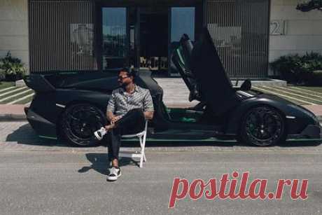 Тимати купил Lamborghini за 725 миллионов рублей. Российский рэпер и предприниматель Тимур Юнусов, известный под псевдонимом Тимати, купил роскошный автомобиль за 725 миллионов рублей. Исполнитель разместил серию снимков, на которых он позирует рядом с Lamborghini Veneno Roadster. Также артист показал фанатам салон транспортного средства.