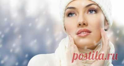 Как ухаживать за сухой кожей лица. Если вы обладательница сухой кожи, то вам наверняка известно, что люди с таким типом кожи визуально стареют быстрее.

Что же делать, чтобы оттянуть этот процесс? Пока вы молоды сухая кожа выглядит безупречно — никакого жирного блеска, как правило, никаких воспалительных процессов в виде гнойничков. Но с возрастом картина меняется в худшую сторону. Вы начинаете замечать, что не только лицо подвержено сухости, но и все тело.